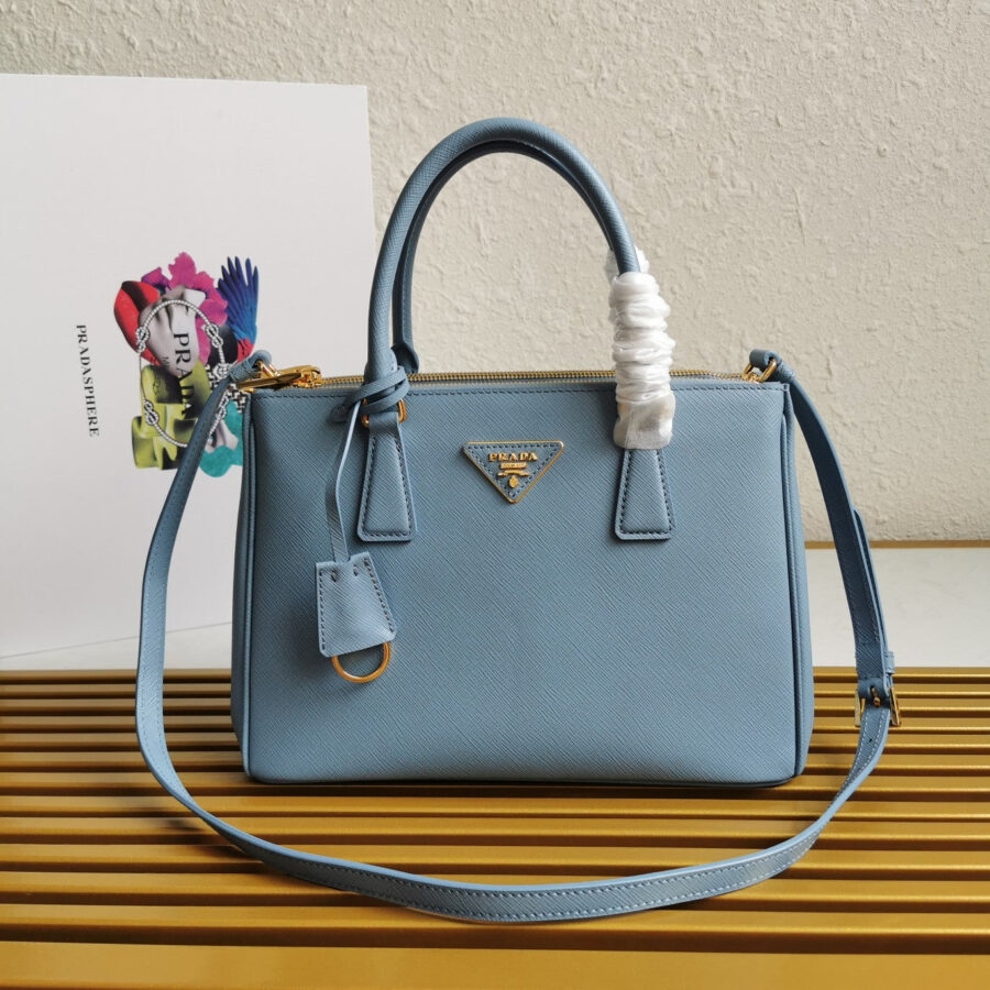 MEDIUM GALLERIA 28 CLOUD BLUE SAFFIANO LEATHER | Studio Nafay