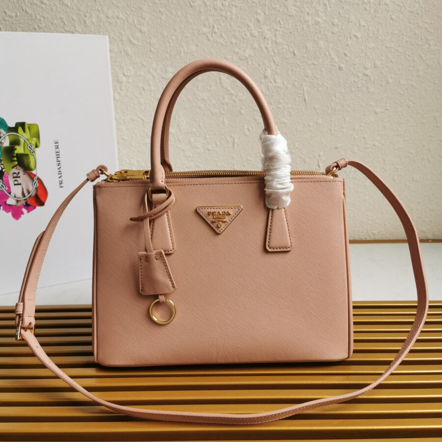 MEDIUM GALLERIA 28 BEIGE SAFFIANO LEATHER | Studio Nafay