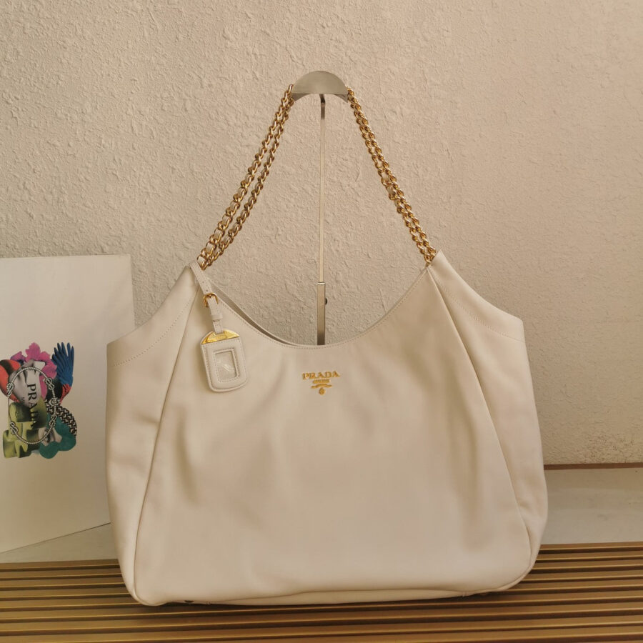 CHAIN TOTE 39 SOFT WHITE CALFSKIN | Studio Nafay