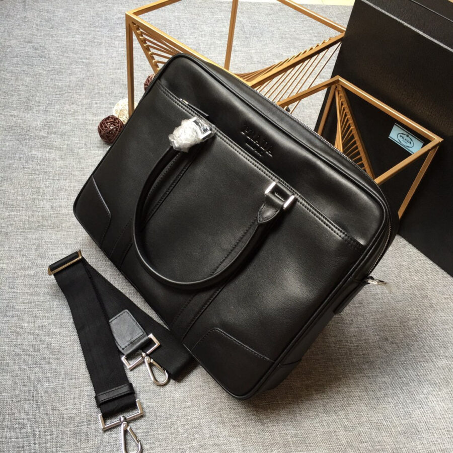 EMBOSSED LOGO BRIEFCASE 38 IN BLACK SMOOTH CALFSKIN | Studio Nafay