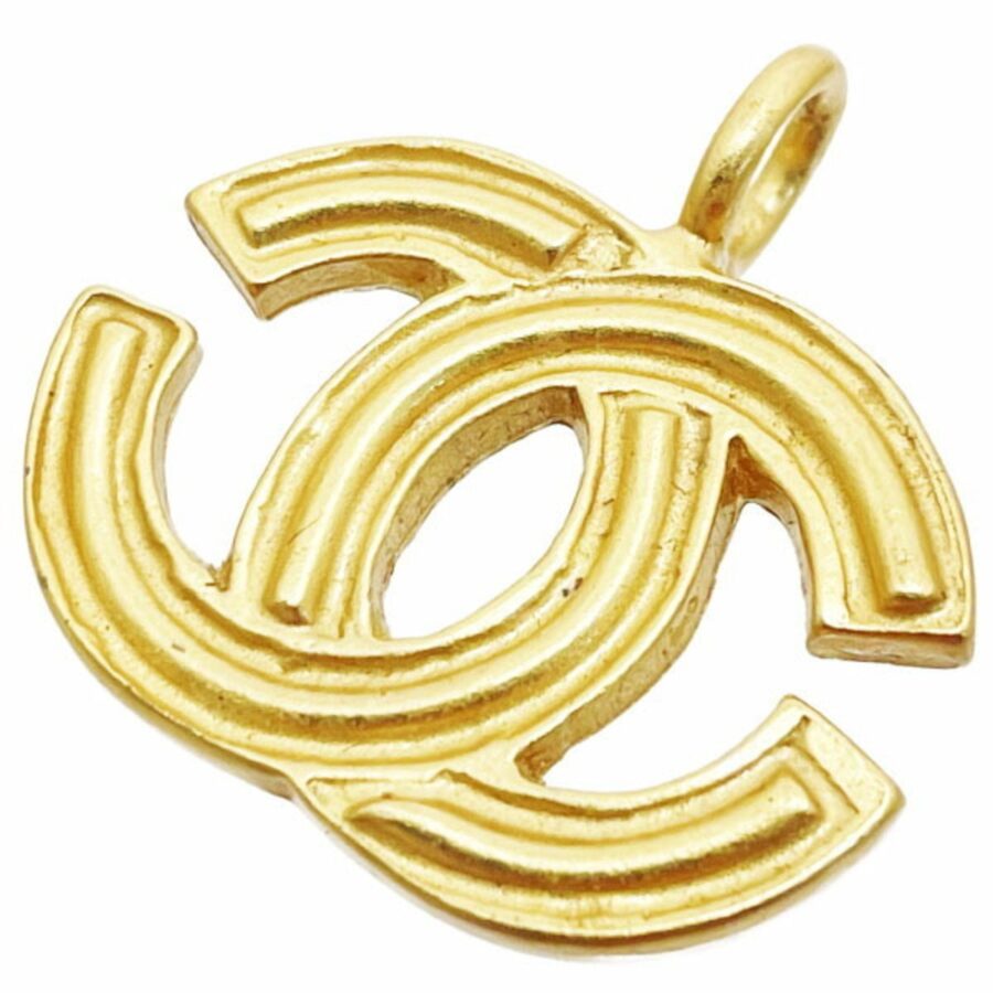 Chanel CC Logo Pendant Luxury Designer Handbag | Studio Nafay