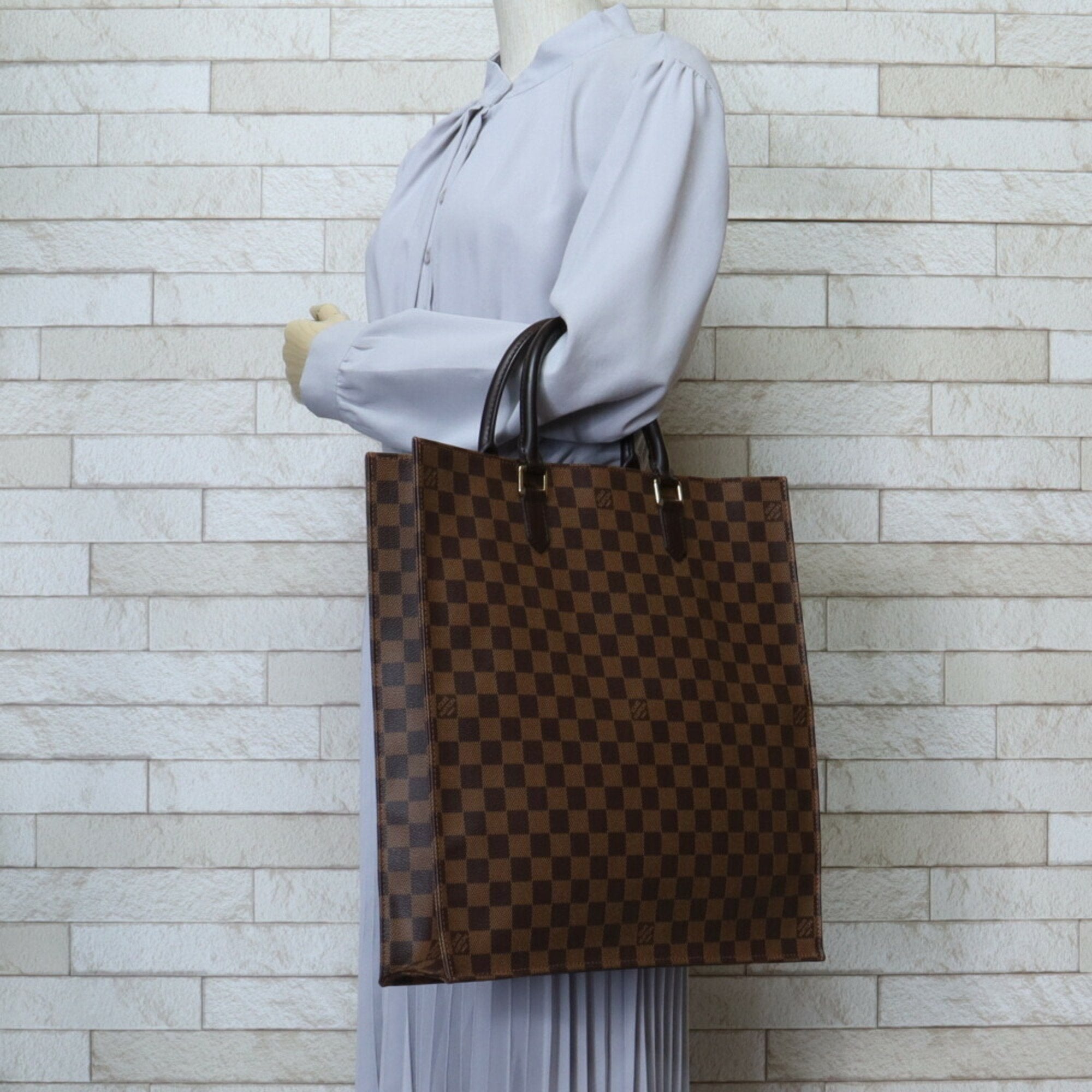 Classic Canvas Tote with Structured Design