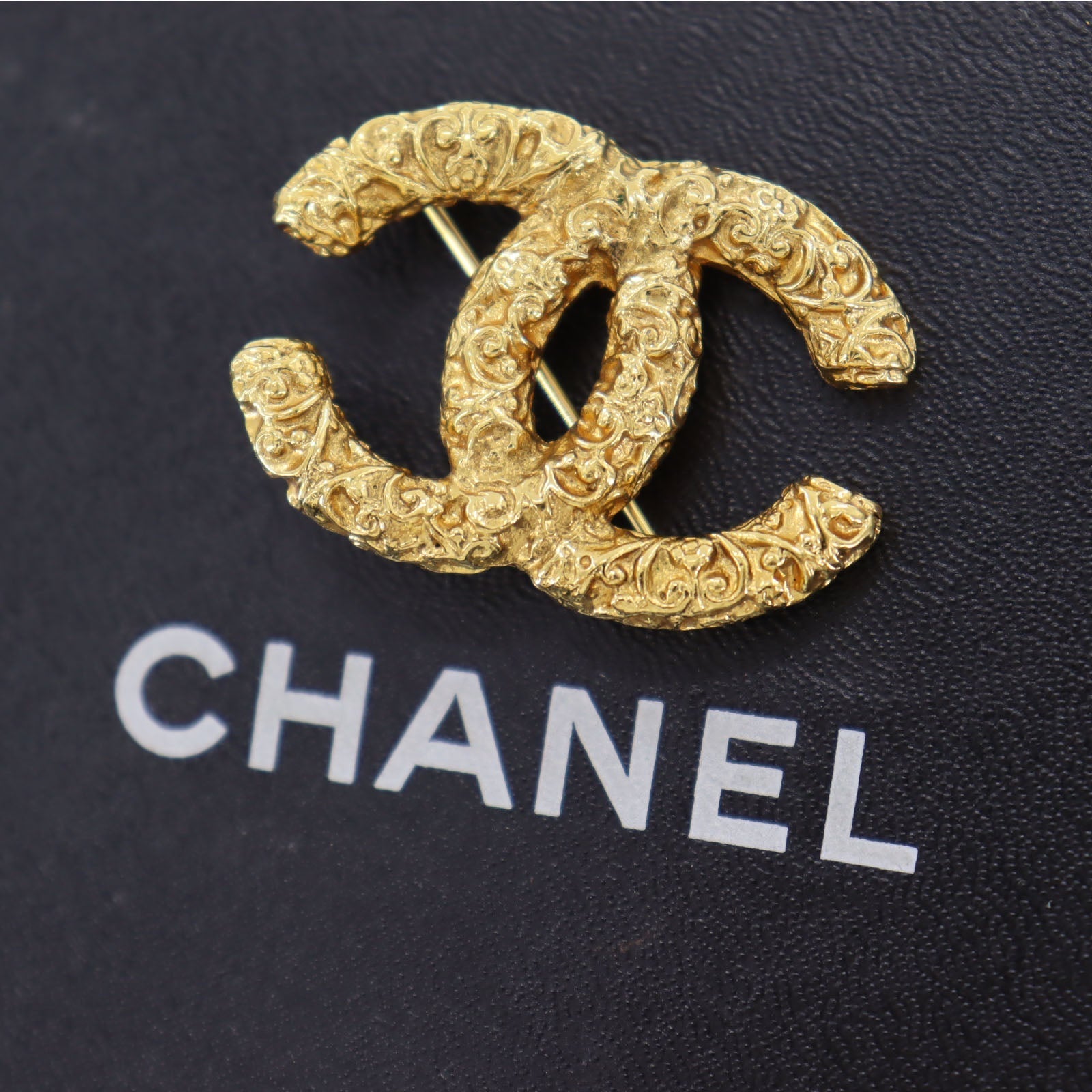 Chanel Gold Logos Pin Brooch Handbag 3