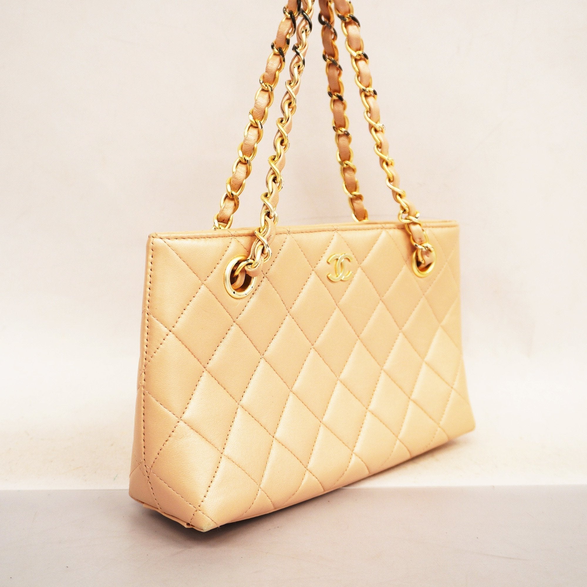 CHANEL Matelasse Women’s Leather Handbag Light Pink