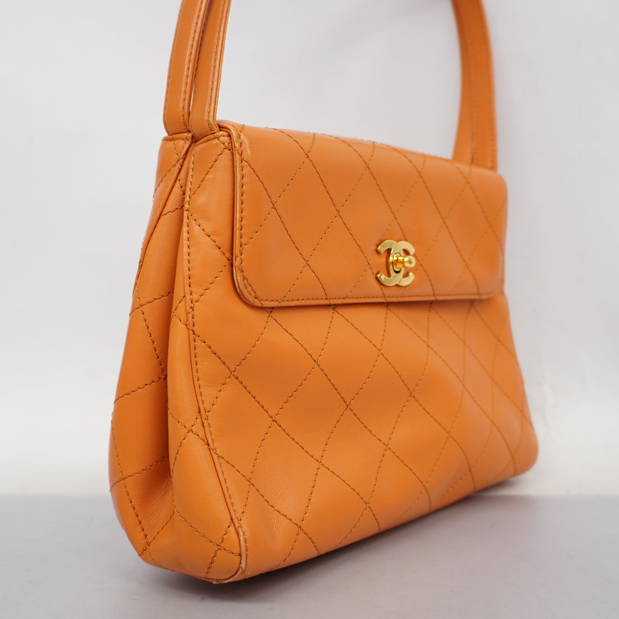 CHANELAuth Matelasse Women’s Leather Handbag Orange