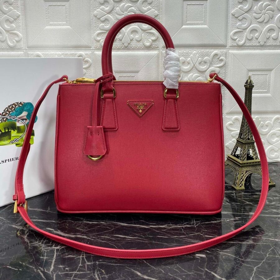 PRA GALLERIA 32 BAG IN CHERRY RED SAFFIANO LEATHER | Studio Nafay