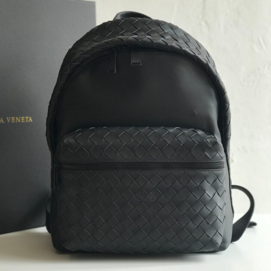 SMALL INTRECCIATO 41 BACKPACK IN BLACK CALFSKIN | Studio Nafay