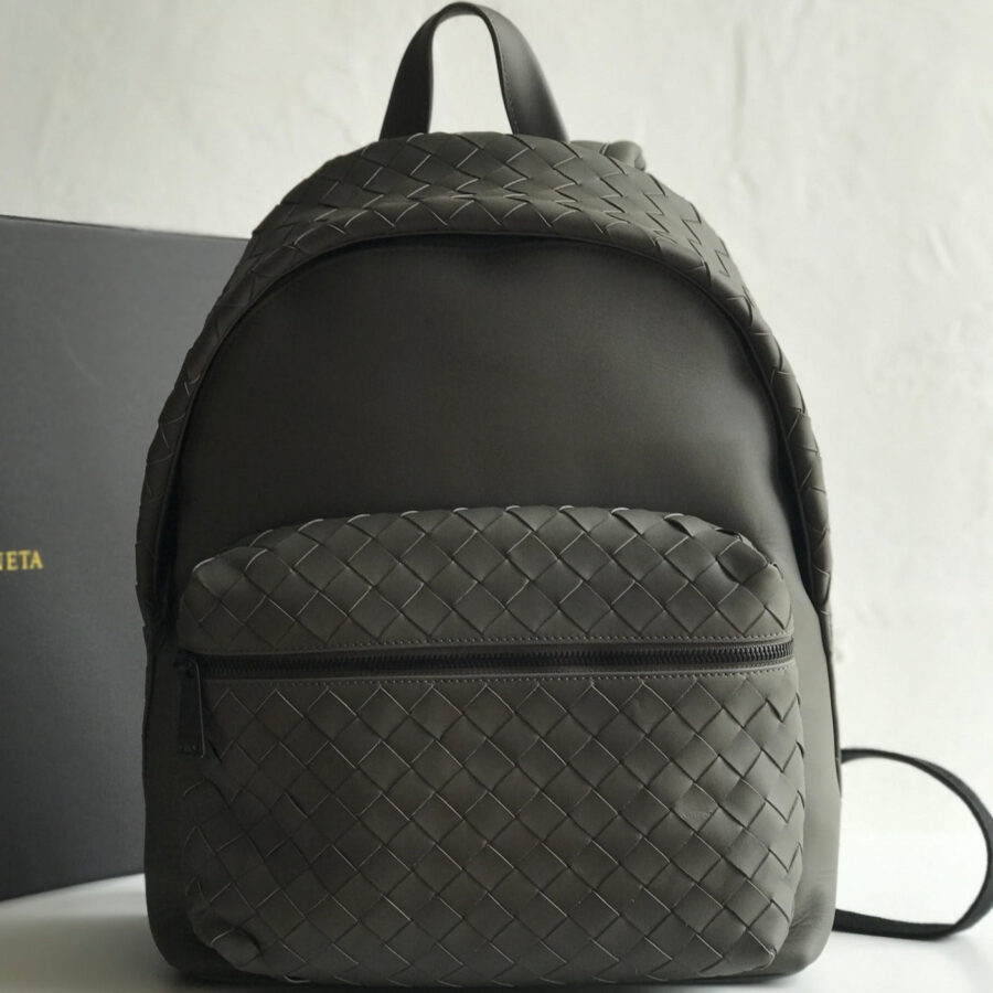SMALL INTRECCIATO 41 BACKPACK IN CHARCOAL BLACK CALFSKIN | Studio Nafay