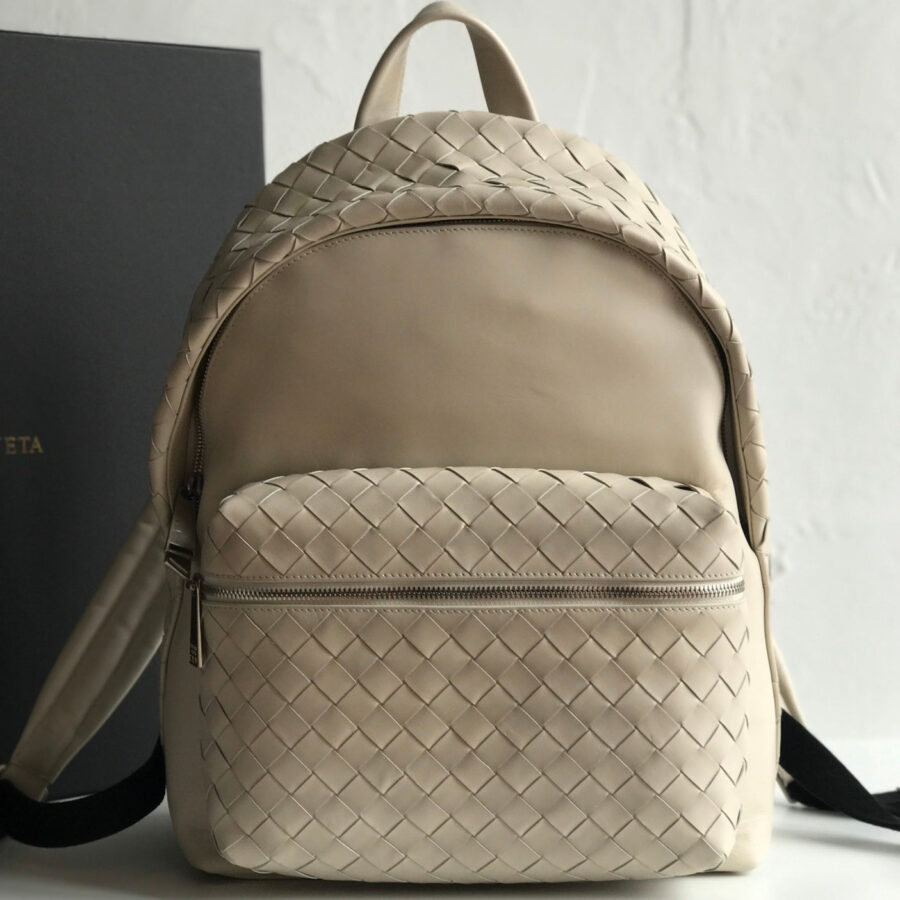 SMALL INTRECCIATO 41 BACKPACK IN BEIGE CALFSKIN | Studio Nafay