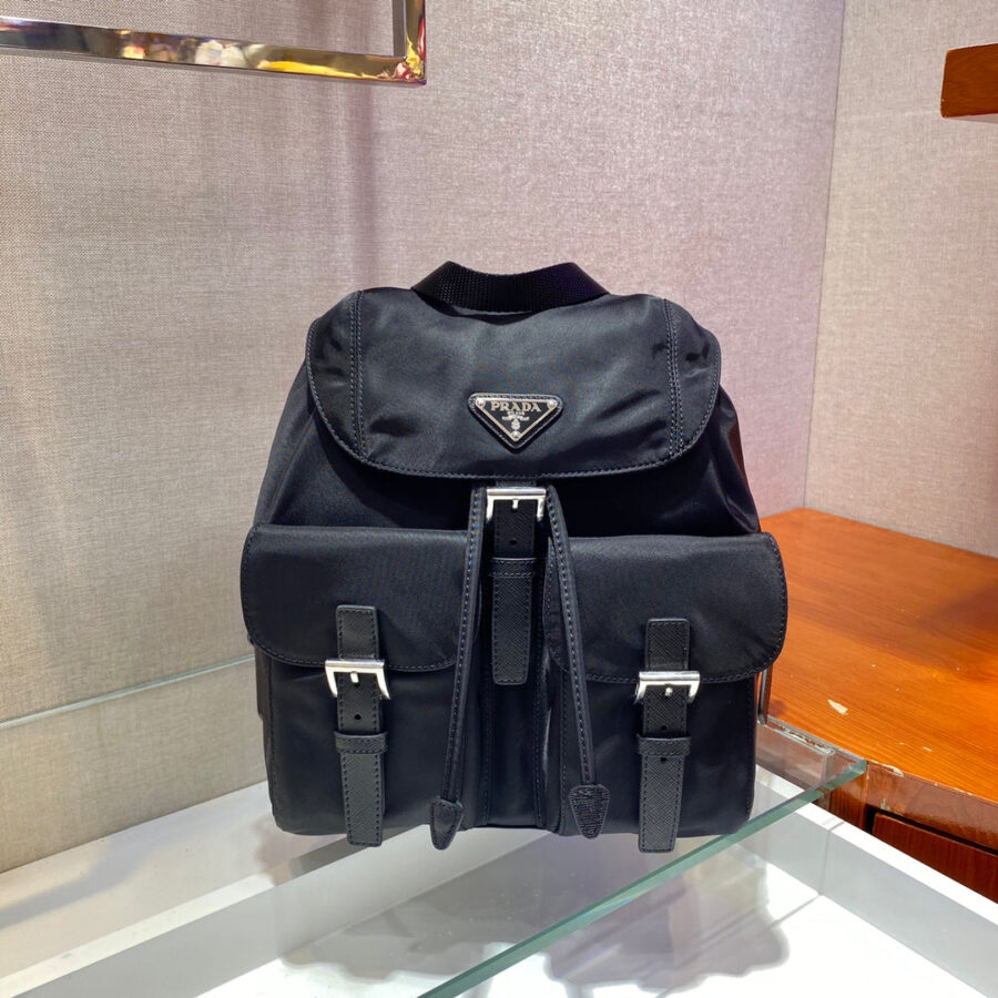 SMALL BACKPACK 28 IN BLACK PARACHUTE FABRIC | Studio Nafay