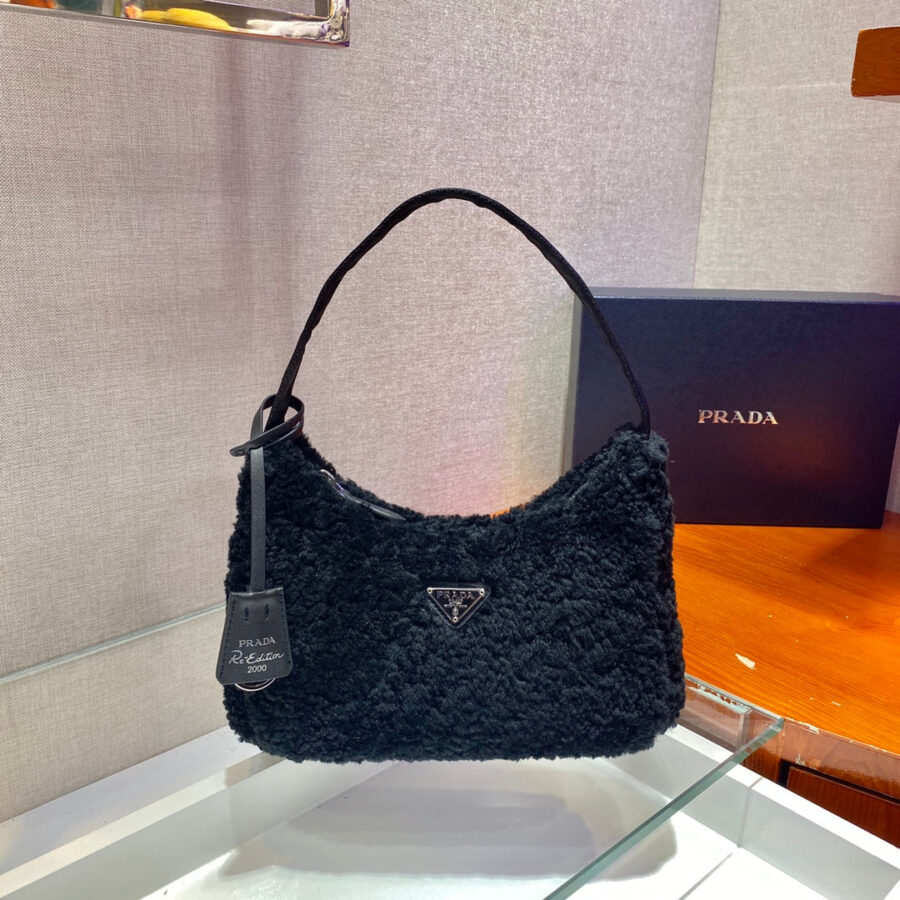 HOBO BAG 23 IN BLACK SHEARLING | Studio Nafay