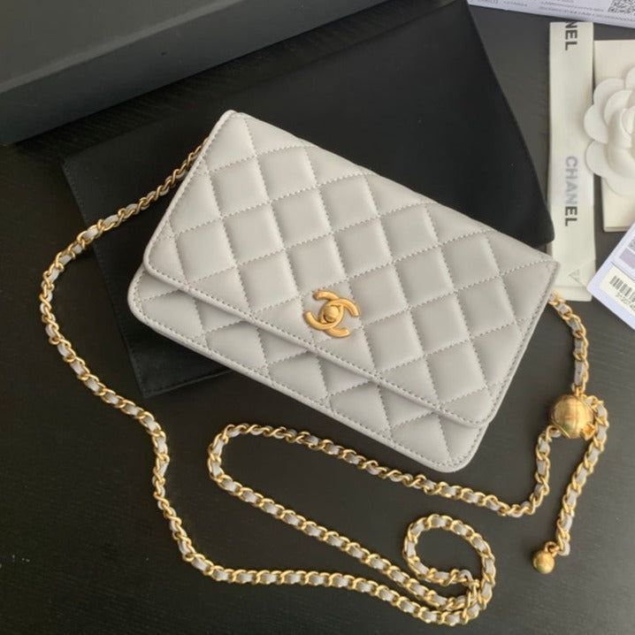 CLASSIC WOC 19CM WHITE LAMBSKIN GOLD HARDWARE | Studio Nafay