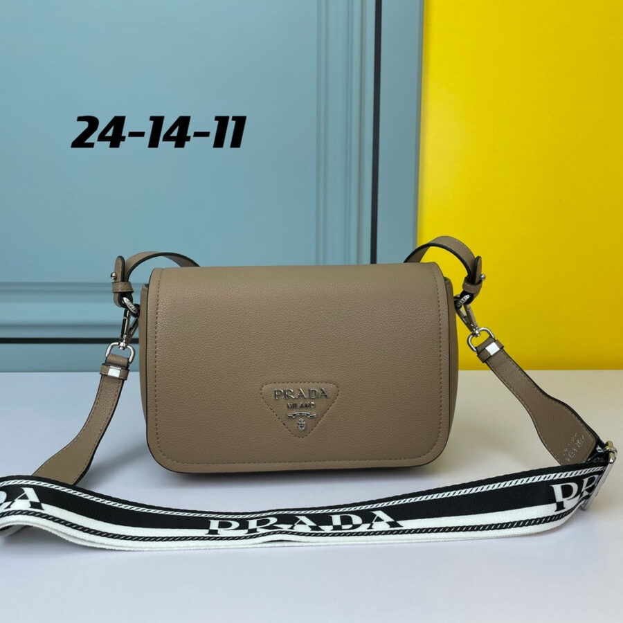 PRA 24 BAG WITH STRAP IN TAN BROWN CALFSKIN | Studio Nafay