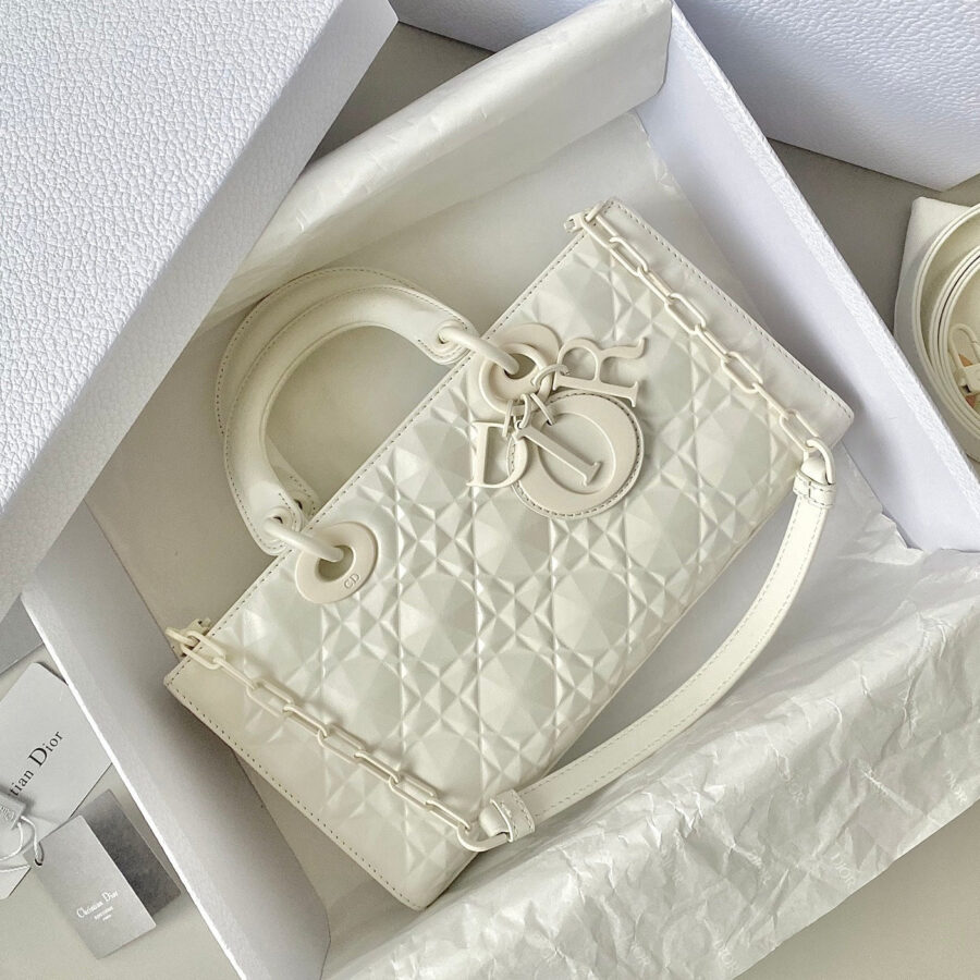 MEDIUM D-JOY BAG 26 IN WHITE CALFSKIN | Studio Nafay