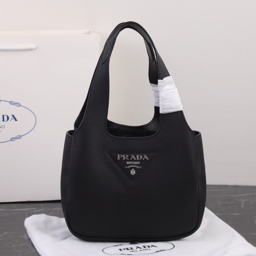 PRA 18 DYNAMIQUE LOGO TOTE BAG IN BLACK CALFSKIN | Studio Nafay