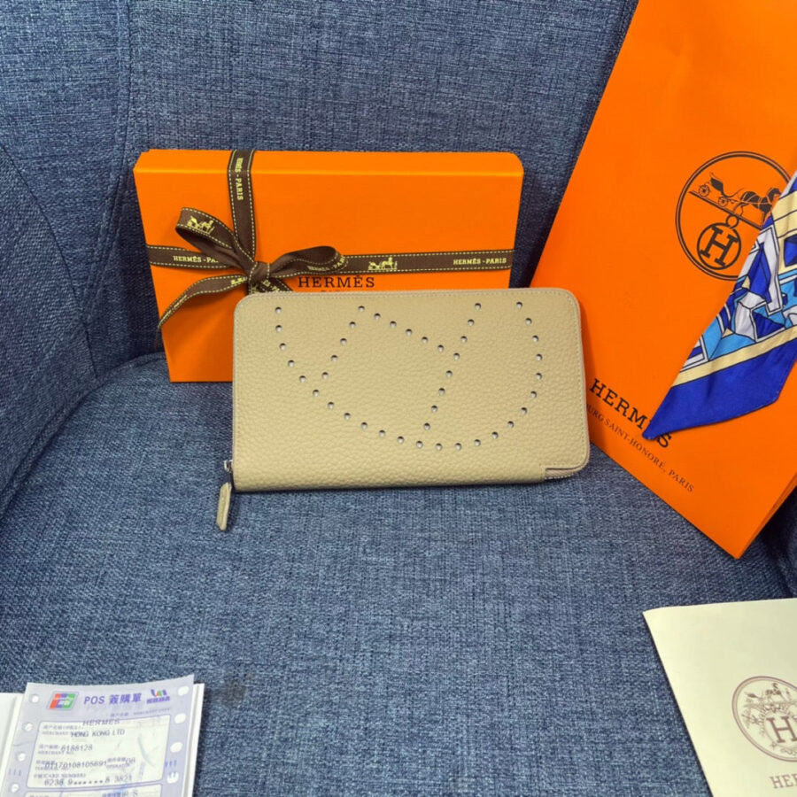 HM SILK'IN HOLED WALLET 19 KHAKI GRAINED CALFSKIN | Studio Nafay