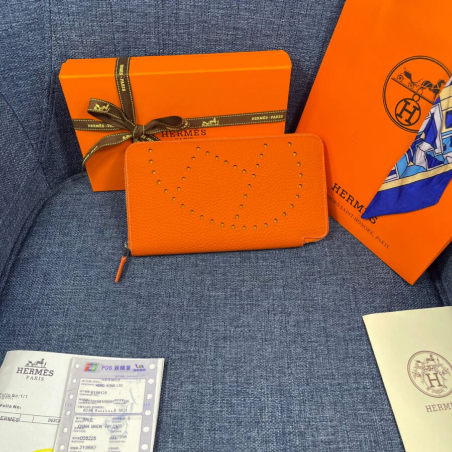 HM SILK'IN HOLED WALLET 19 ORANGE GRAINED CALFSKIN | Studio Nafay