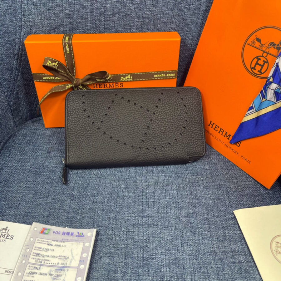 HM SILK'IN HOLED WALLET 19 BLACK GRAINED CALFSKIN | Studio Nafay