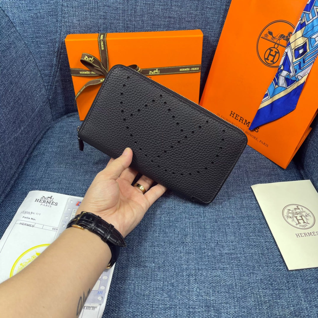HM SILK’IN HOLED WALLET 19 BLACK GRAINED CALFSKIN