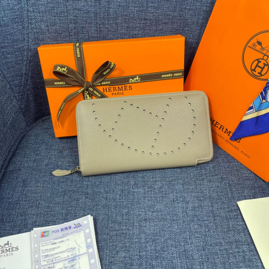 HM SILK'IN HOLED WALLET 19 KHAKI CALFSKIN | Studio Nafay