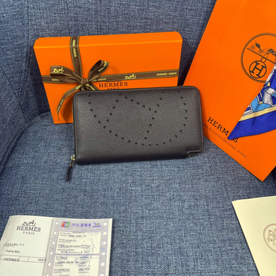 HM SILK'IN HOLED WALLET 19 BLACK CALFSKIN | Studio Nafay