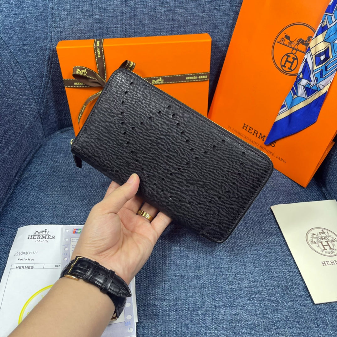 HM SILK’IN HOLED WALLET 19 BLACK CALFSKIN