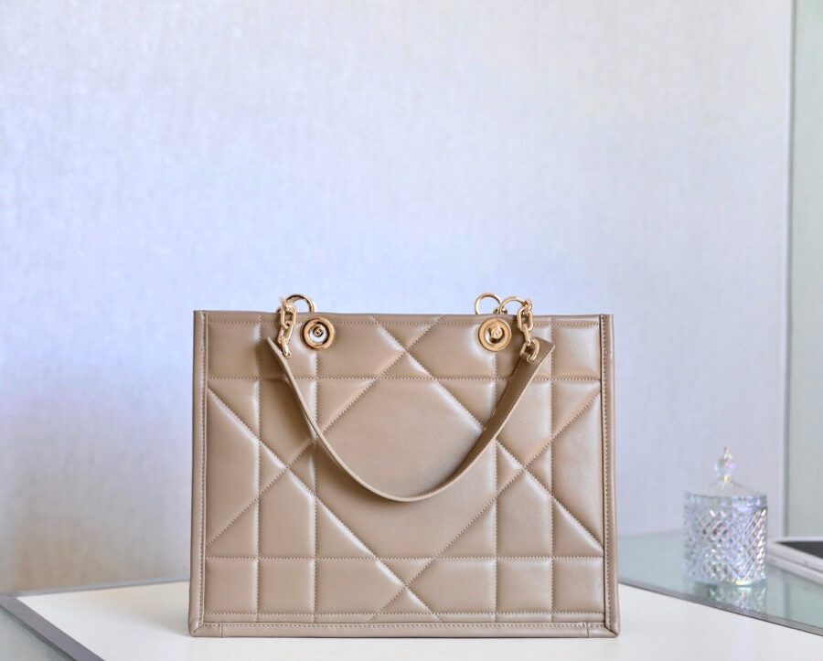 MEDIUM TOTE BOOK 26 BAG IN BEIGE CREAM CALFSKIN | Studio Nafay