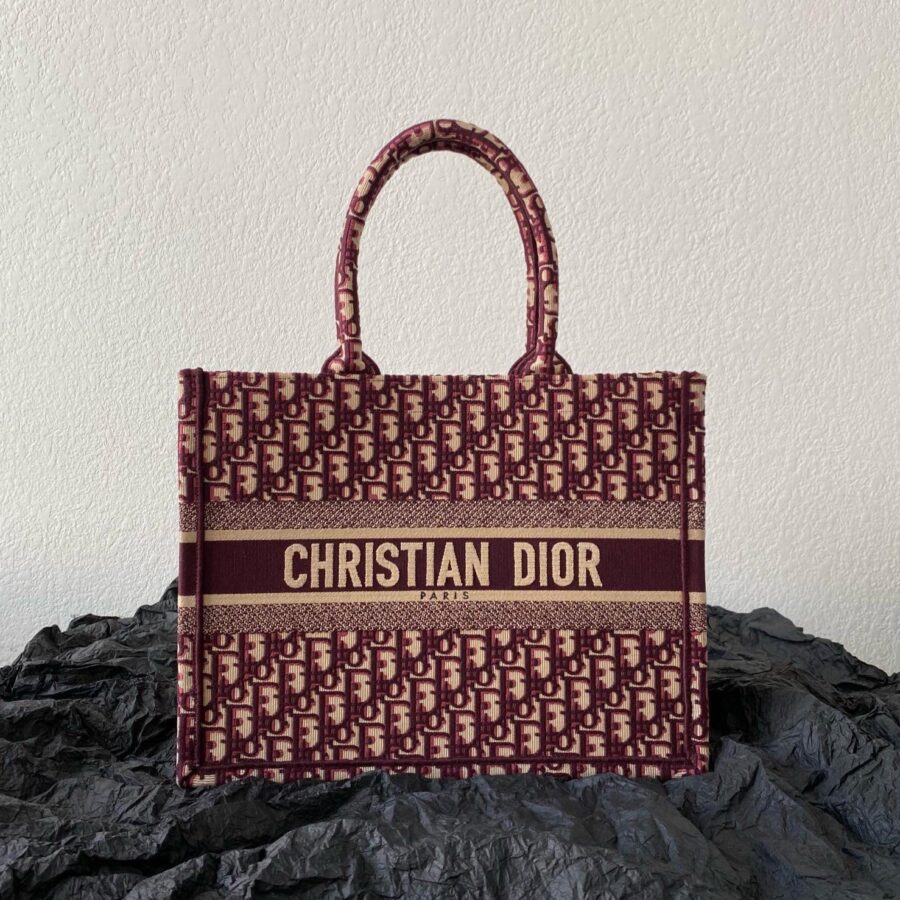 Medium CD Book Tote 36cm Burgundy Retro Style D Letter Embroidery | Studio Nafay
