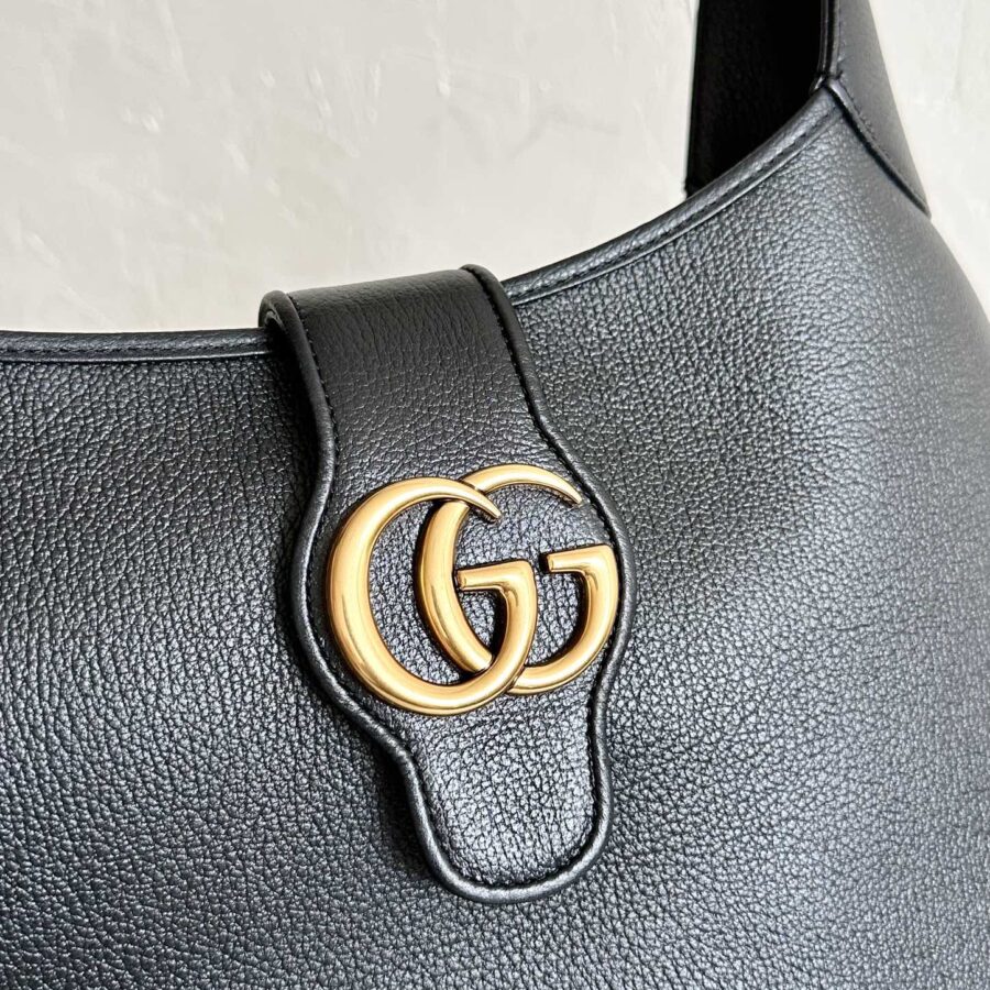 APHRODITE MEDIUM 39 SHOULDER BAG IN BLACK CALFSKIN | Studio Nafay