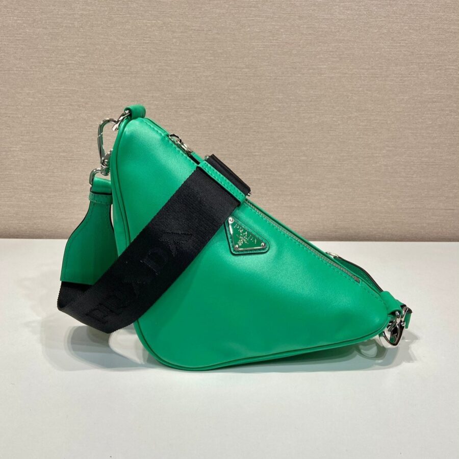 TRIANGULAR BAG 27 IN GO GREEN SMOOTH LAMBSKIN | Studio Nafay