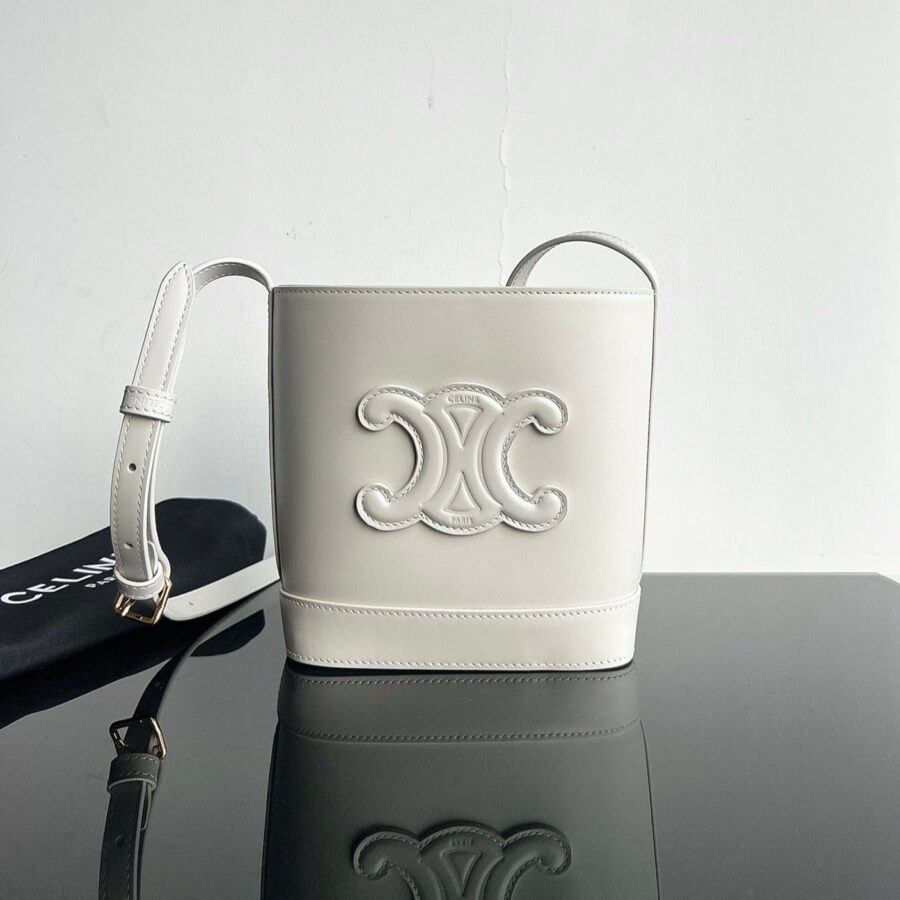 CUIR TRIPHOME 19 WHITE SMOOTH CALFSKIN BUCKET BAG | Studio Nafay