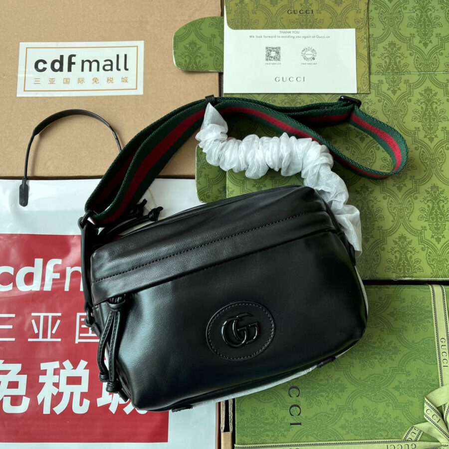 SHOULDER BAG 23 IN BLACK CALFSKIN | Studio Nafay