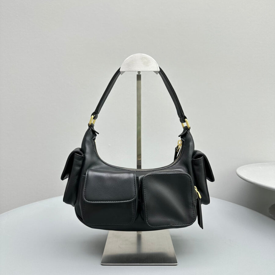 PUCKET BAG 21 IN BLACK CALFSKIN | Studio Nafay