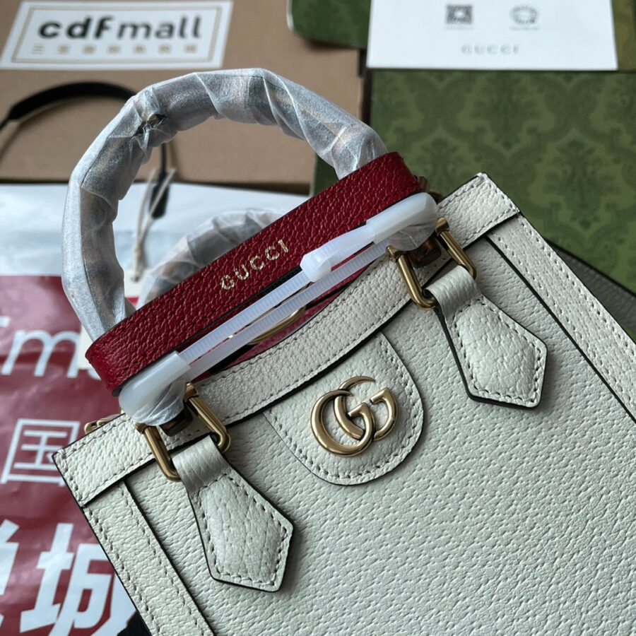 DIANA TOTE BAG 19 IN WHITE LAMBSKIN WITH BAMBOO HANDLE | Studio Nafay