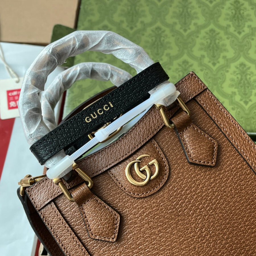 DIANA TOTE BAG 19 IN BROWN LAMBSKIN WITH BAMBOO HANDLE | Studio Nafay