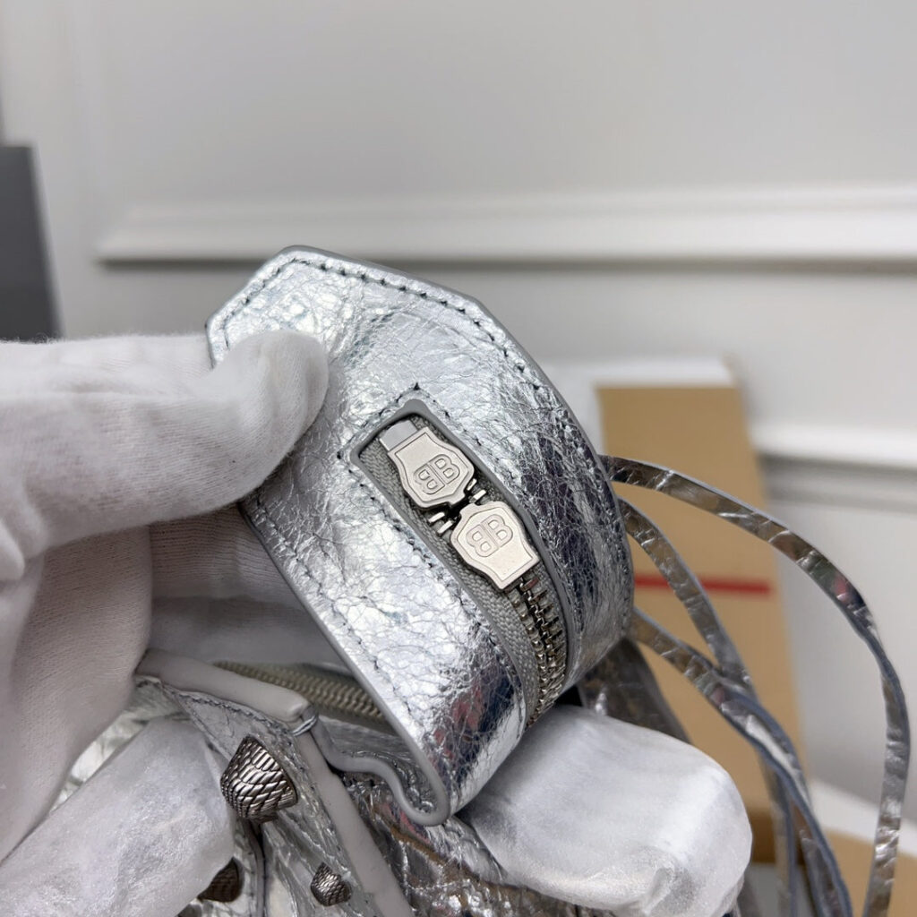 NEO CAGOLE 26 IN SILVER METALLIC LAMBSKIN - Product Image 2