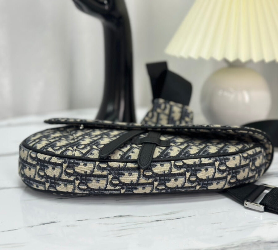 SADDLE 28 BAG IN BEIGE AND BLACK OBLIQUE JACQUARD | Studio Nafay