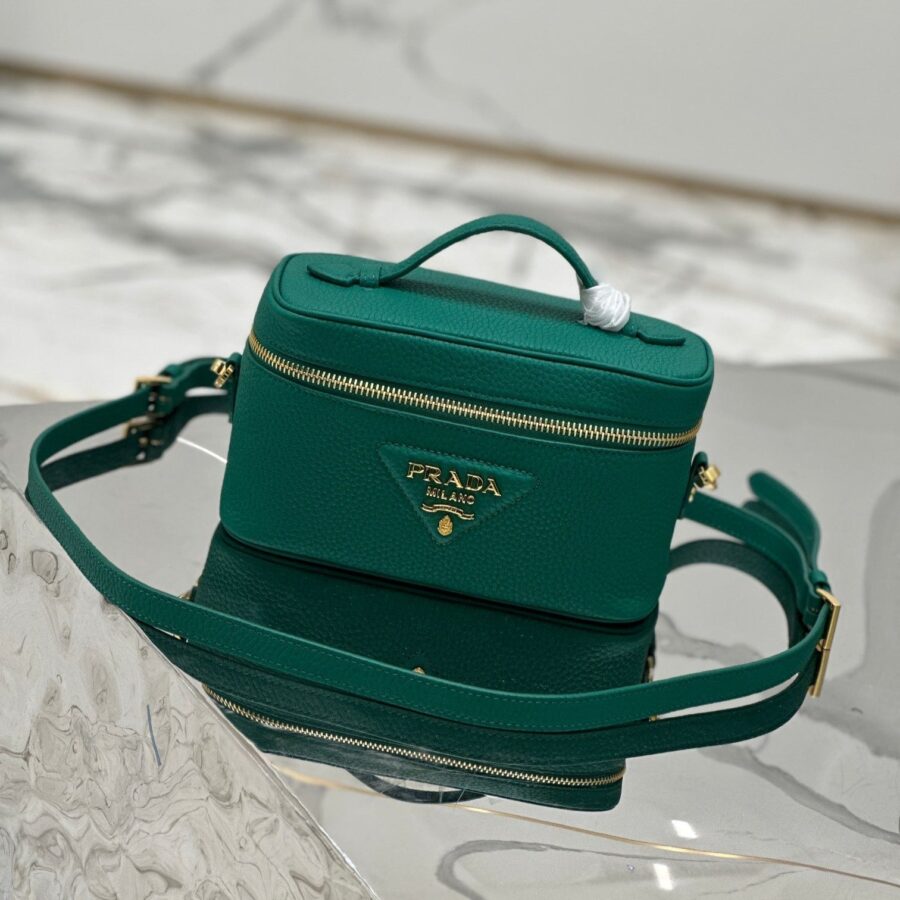 VANITY CASE 18 IN EMERALD GREEN GRAINED CALFSKIN GOLD HARDWARE | Studio Nafay