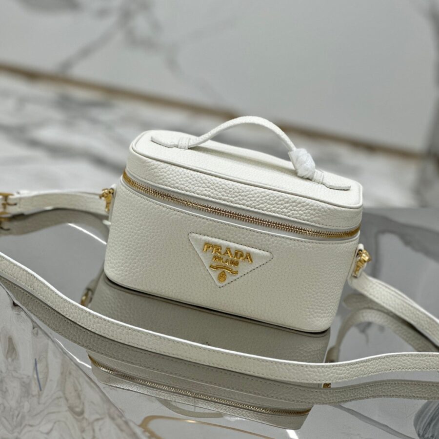 VANITY CASE 18 IN WHITE GRAINED CALFSKIN GOLD HARDWARE | Studio Nafay