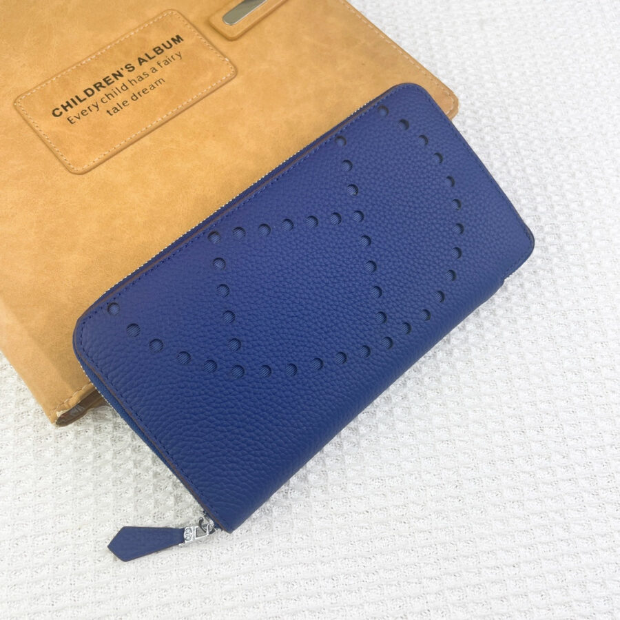 HM SILK'IN HOLED CLASSIC WALLET 20 COBALT GRAINED CALFSKIN | Studio Nafay