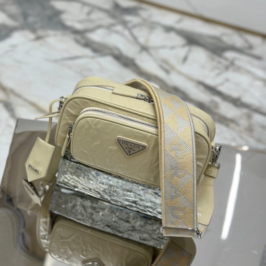 CAMERA BAG 23 IN CREAM WRINKLED LAMBSKIN | Studio Nafay