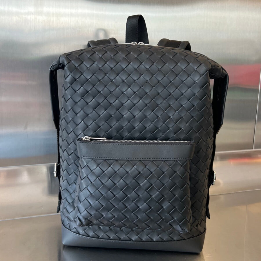 BACKPACK 42 IN BLACK CALFSKIN | Studio Nafay