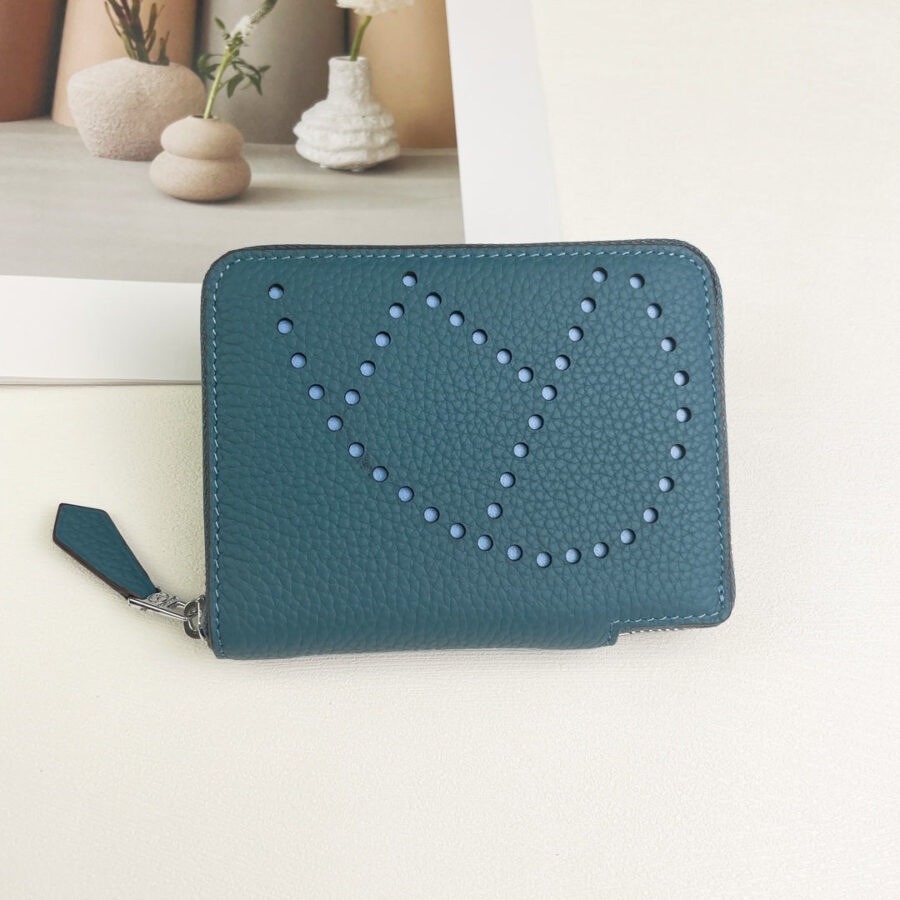 HM SILK'IN HOLED SHORT WALLET 11.5 CERULEAN GRAINED CALFSKIN | Studio Nafay