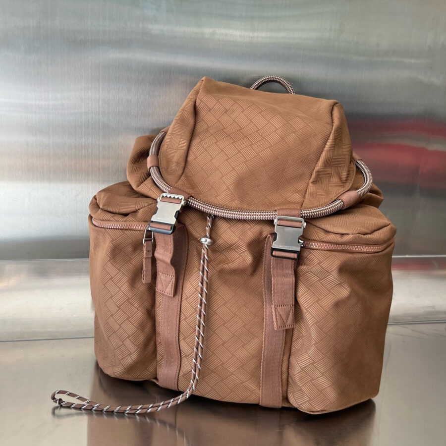 ALTO 42 BACKPACK IN RUSSET BROWN JACQUARD FABRIC | Studio Nafay