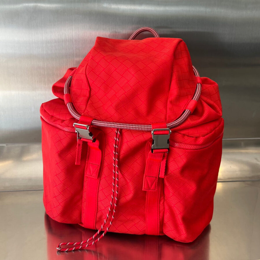 ALTO 42 BACKPACK IN CHERRY RED JACQUARD FABRIC | Studio Nafay