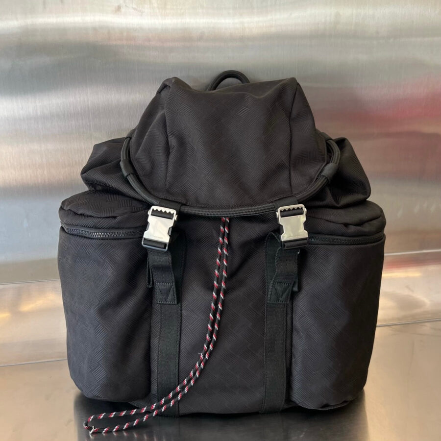 ALTO 42 BACKPACK IN BLACK FABRIC | Studio Nafay
