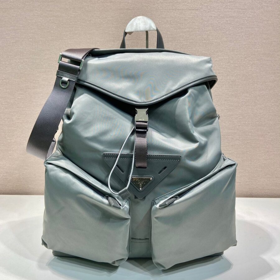 TRIANGLE LOGO BACKPACK 45 IN ASH GRAY RE-NYLON | Studio Nafay