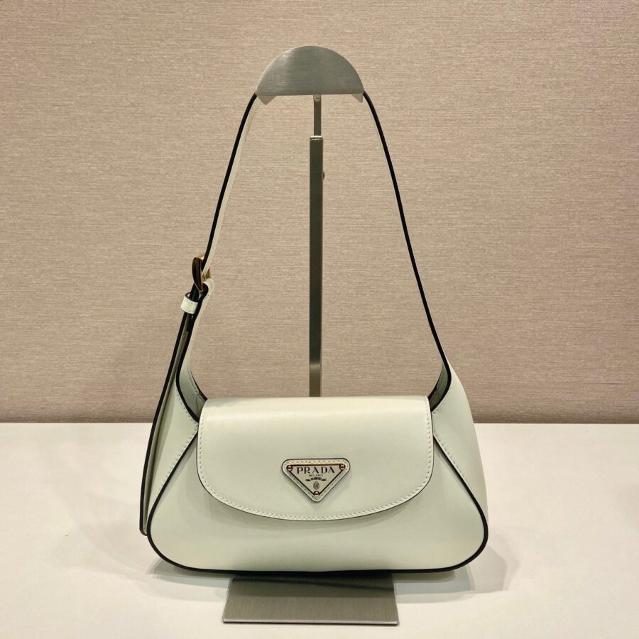 FLAP BAG 25 IN WHITE SMOOTH CALFSKIN TRIANGLE LOGO | Studio Nafay
