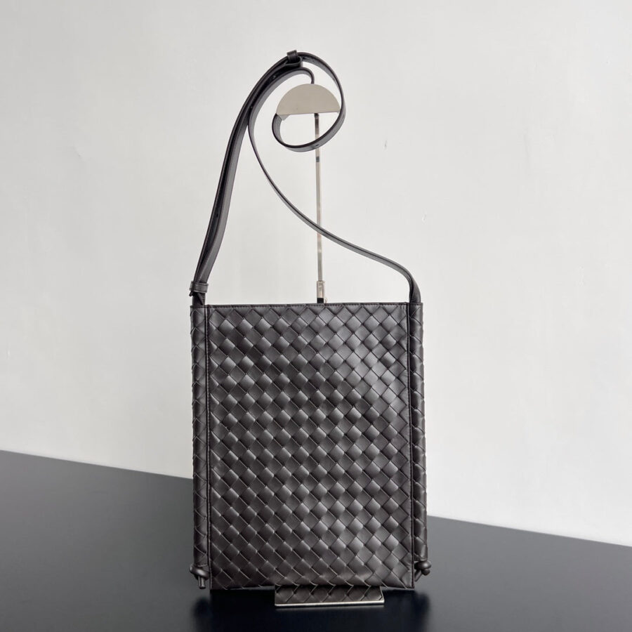 LARGE 35 FLAT LOOP IN BLACK CALFSKIN | Studio Nafay