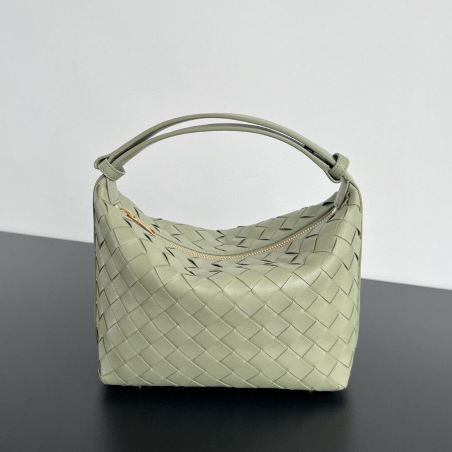 WALLACE 22 BAG LIGHT GREEN CALFSKIN | Studio Nafay